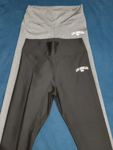 Duas leggings de academia preta e cinza