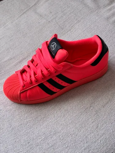 Tênis Adidas Superstar II edição especial Mercedes Benz 41 na caixa