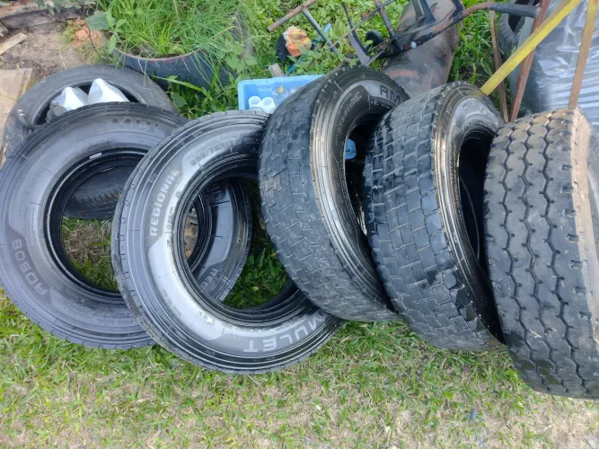 5 pneus de caminhão 3x4 roda 17.5
