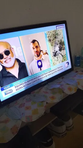 Tv Samsung 24, funcionando perfeitamente só não tem pezinho
