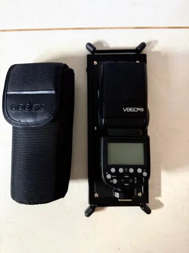 Flash Speedlite Com Bateria Godox V860iii Para Nikon Led Hss