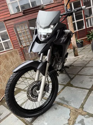 Xre300 ano2023