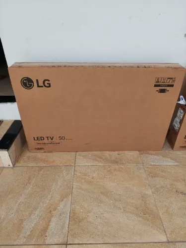 Tv LG 50 polegadas - Lacrada