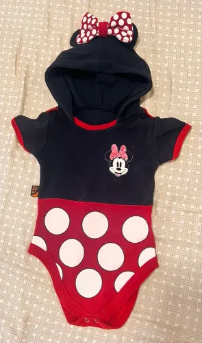 body infantil da marca Piticas com capuz Minnie Mouse tamanho 6 meses