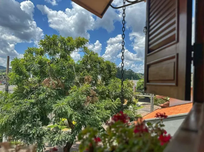 Linda Casa Estilo Retrô com 3 dormitórios à venda, 207 m² por R$ 1.170.000