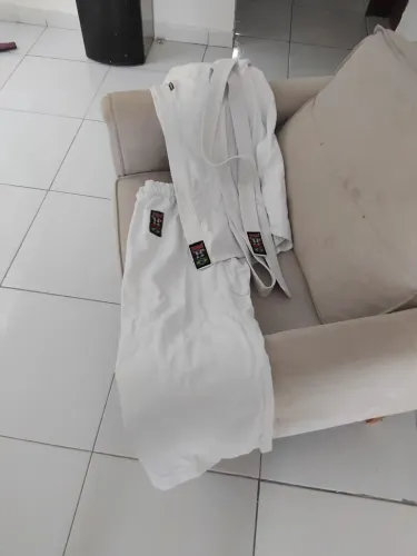 Kimono infantil com faixa branca e amarela 7 a 8 anos 