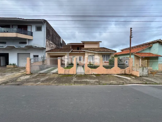Casa à Venda Bairro Oficinas, Tubarão/SC