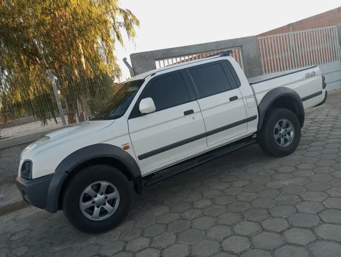 Mitsubishi L200 Outdoor HPE 2.5 4X4 CD T.dies. Mec. 2011