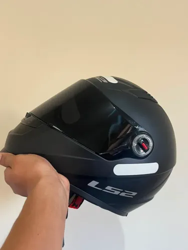 Capacete LS2 Impecável, 1 mês de uso, acompanha 2 viseiras originais preta/transparente