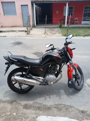 Moto em bom estado de conservação, pneus novos, so pegar transferir e rodar .