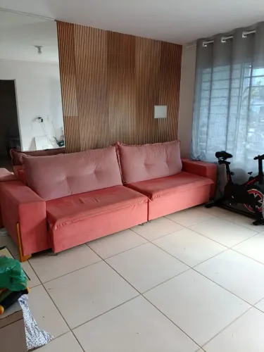 Vendo sofá moderno e confortável