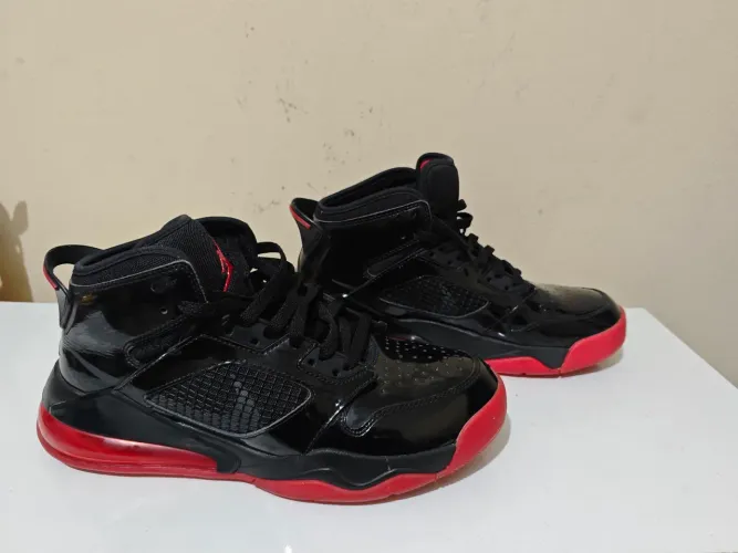 Air Jordan 270 mars preto tamanho 41