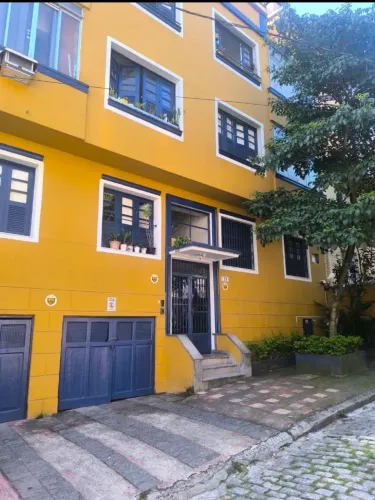 Aluga-se Apartamento 1 quarto, sala, cozinha e banheiro em Botafogo.