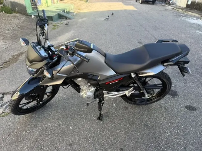 Fan 0km prata e preta já emplacada