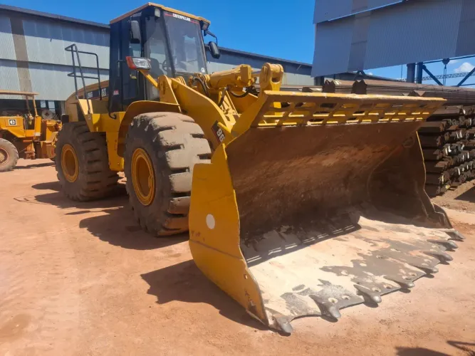 Pá carregadeira Caterpillar 966 G
