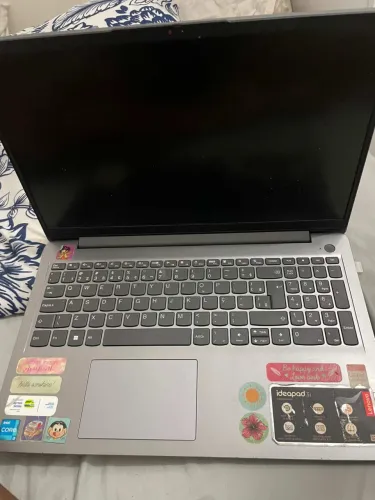 Notebook Lenovo IdeaPad 3i (Tela Full HD, SSD, Teclado, Carcaça) - Para Retirada de Peças