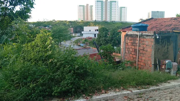 Vendo esse terreno, localização no bairro Soledade Lot monte belo próximo ao condomínio