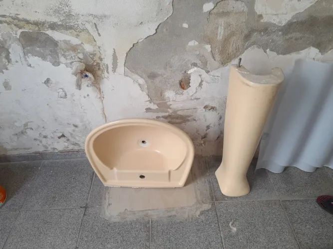 Pia e coluna Deca