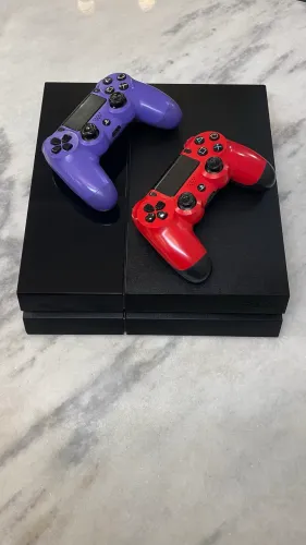 PS4 500GB + 2 Controles + 5 Jogos