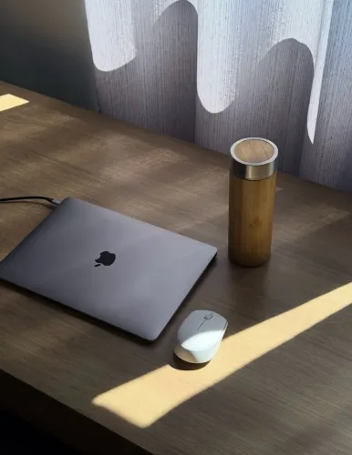 MacBook Air M1 256SSD 8G space gray semi novo