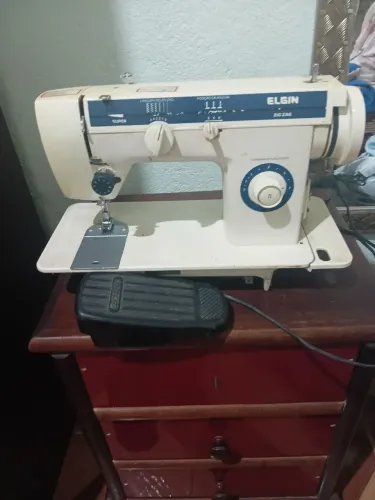 Máquina de Custará Elgin muito boa