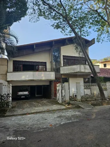 Casa em Condomínio Monte Lindo com 4 quartos e sala ampla