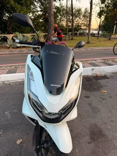 HONDA PCX 2023 - Impecável, Econômica e bem cuidada