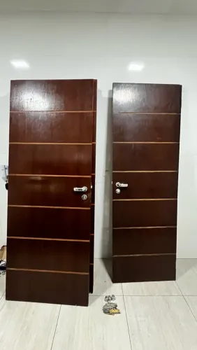 PORTAS DE MADEIRA EM BOM ESTADO - R$ 300 CADA