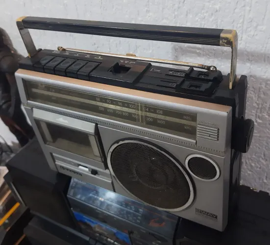 Rádio antigo sanyo AM e toca fita RELIQUIA anos 80