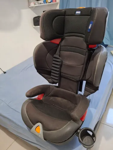 Cadeirinha chicco semi nova