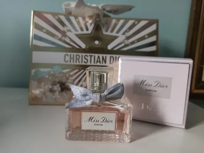 Miss Dior Parfum 35ml | Pouquíssimo usado | Caixa completa + brindes Dior