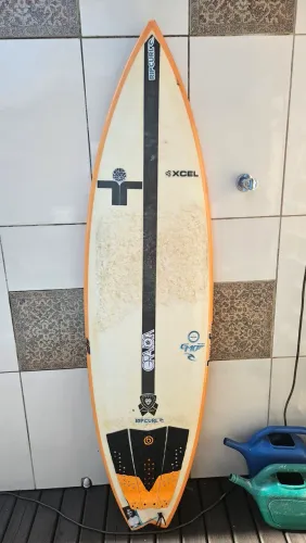 PRANCHA DE SURF 5.11 USADA 26 Litros