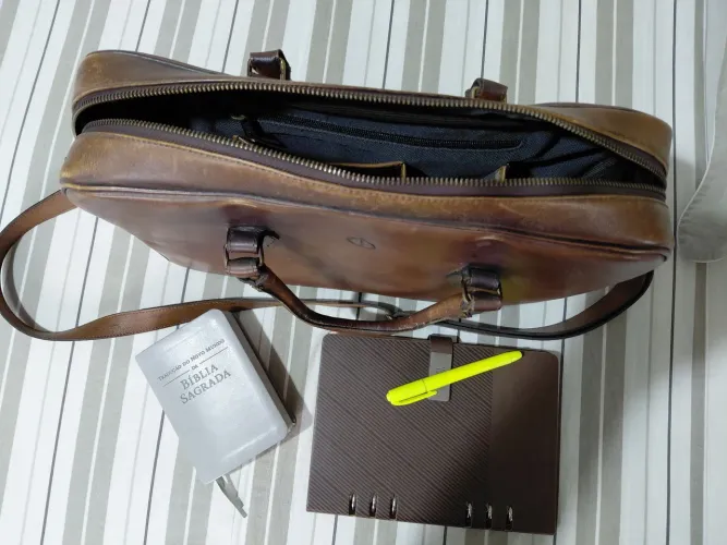 Bolsa em couro legítimo marrom