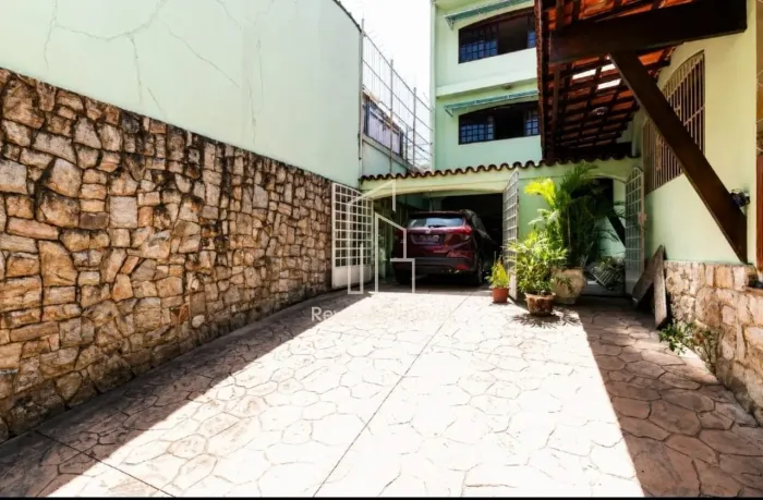 Casa Comercial para Locação em São Paulo-SP, Bairro Cidade Mãe do Céu: 6 Salas, 2 Banheiro