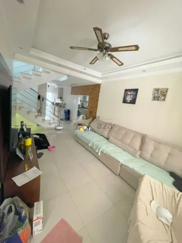 Oportunidade - Casa Sobrado - Residencial De Ville - 3 Dormitórios - 180m² - Estuda Permut