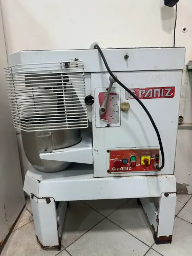 Batedeira planetária G.PANIZ BP 18c 