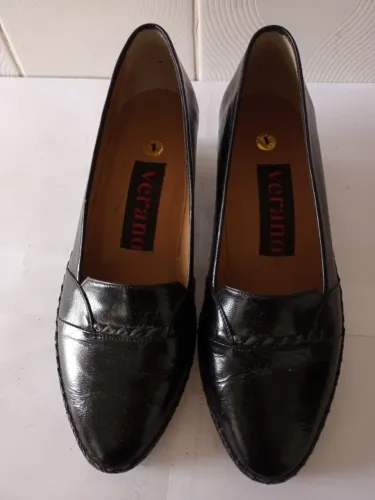 Sapato Preto da Marca Verano em Couro Legitimo Numero 33 Semi Novo