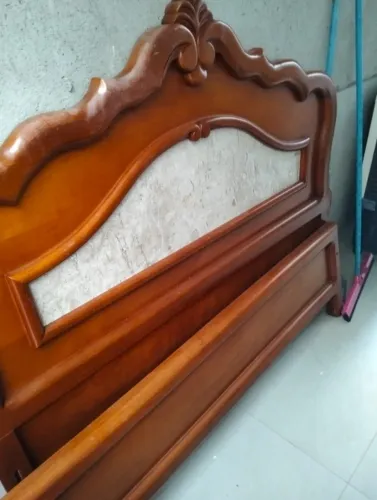 Vendo Cama em mogno em perfeitas condições para uso