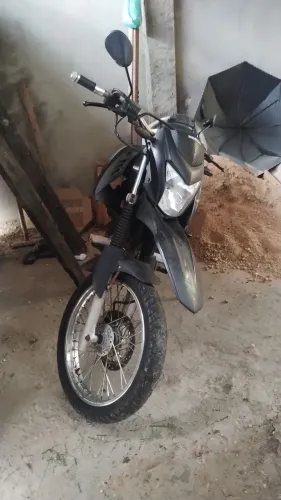 Vendo Bros 2015 quitada e selada valor 10,500 ZAP *