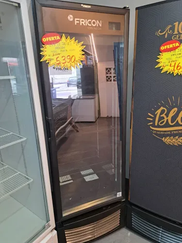 Ac cervejeira Fricon total black portas de vidro