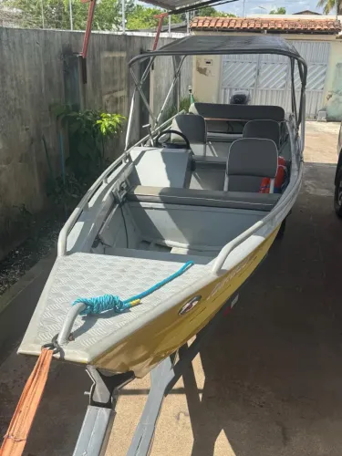 Barco de Passeio e Pesca