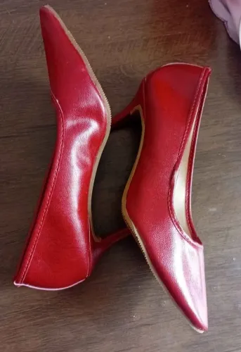 Scarpan vermelho pontuação 37 pequeno
