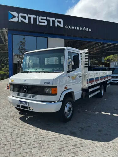 REPASSE - MB 710 Plus carroceria de madeira 5,40m