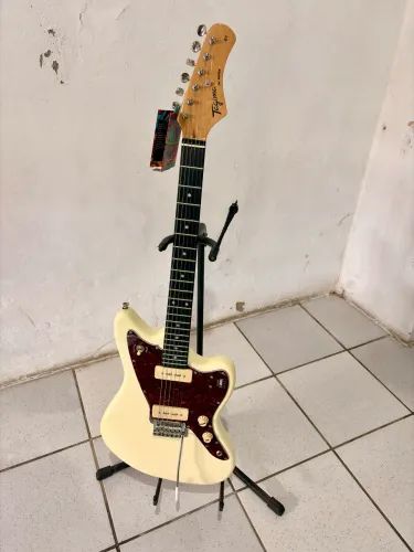 Guitarra Tagima TW61. Jazzmaster. Cordas 010 regulado. Estado de ZERO. Aceitamos TROCAS