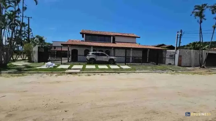 Casa alto padrão venda e locação, localizada em São Lourenço, Bertioga, SP.