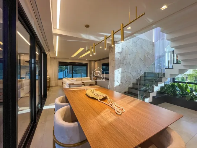 Casa Alto Padrão com 03 suítes na Ponta de Baixo São José SC.