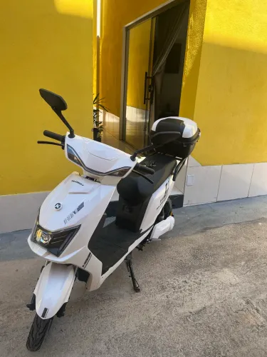 Moto Elétrica Klosh + Acessórios
