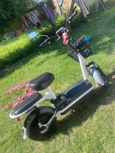 Scooter elétrica 