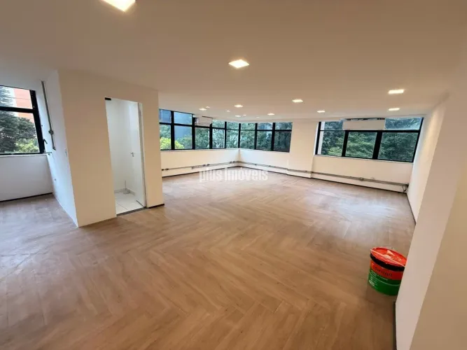 Conjunto Comercial uma quadra da Av Paulista!!!! Reformado!!!