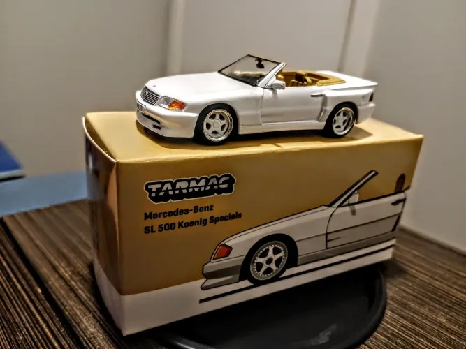 Tarmac Mercedes SL500 1/64